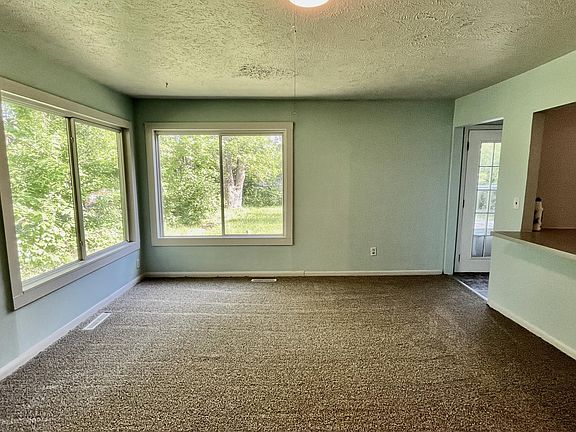 3rd image of 18327 School Hill Ave