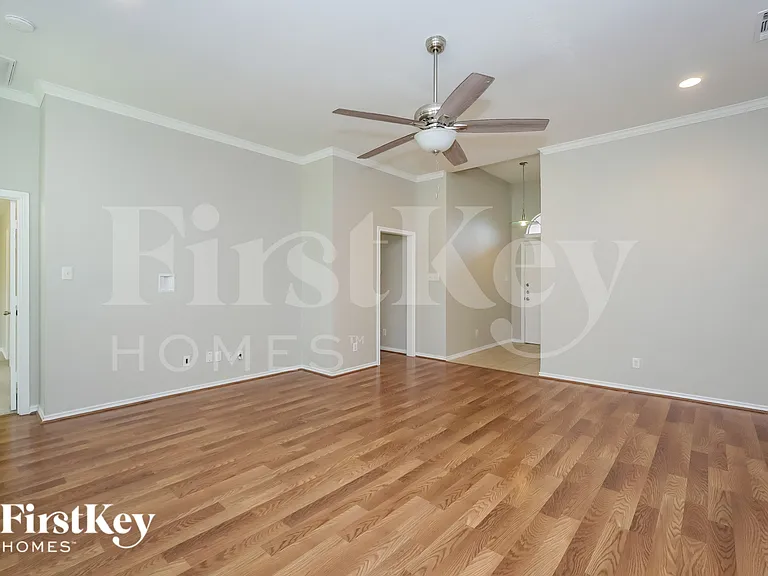 101 Canterbury Dr — Photo 4