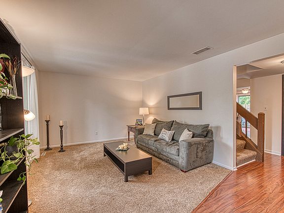 3rd image of 40 Pioneer Park Pl