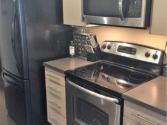 5th image of 2200 W Dickerson St APT 8