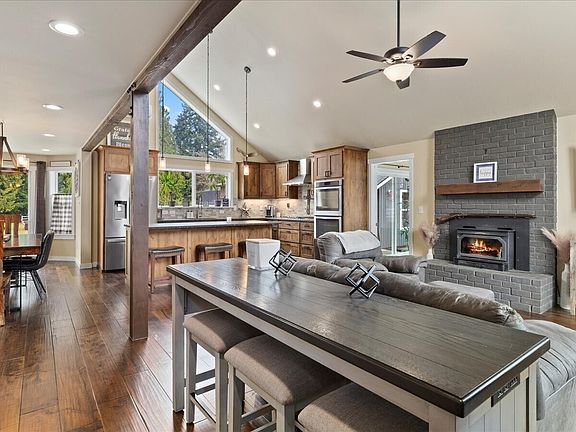4th image of 1523 188th Street NE