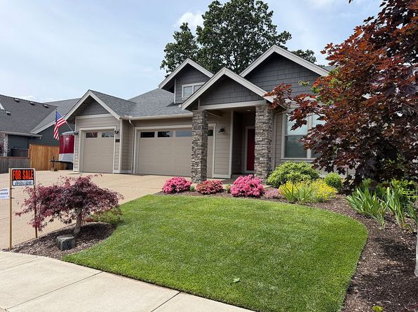 627 NW Hillcrest Dr