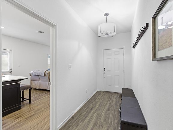 3rd image of 832 Mallow Rd