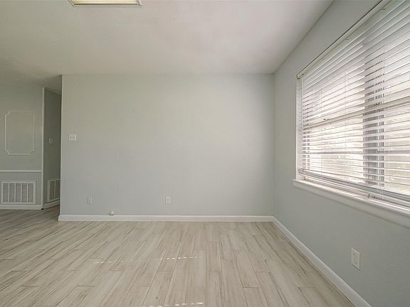 5th image of 3426 Bradford St