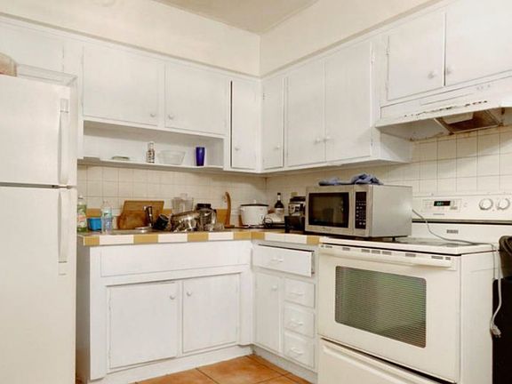 2nd image of 1658 Lone Pine Way