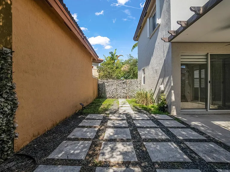 9006 SW 214th Ln — Photo 24