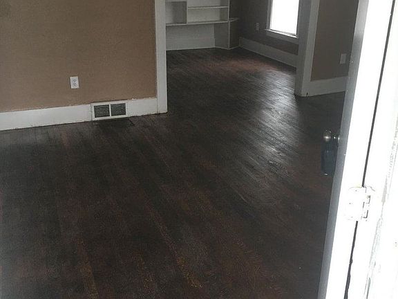 3rd image of 472 N Saginaw St