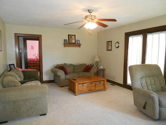 3rd image of 2100 College Ave