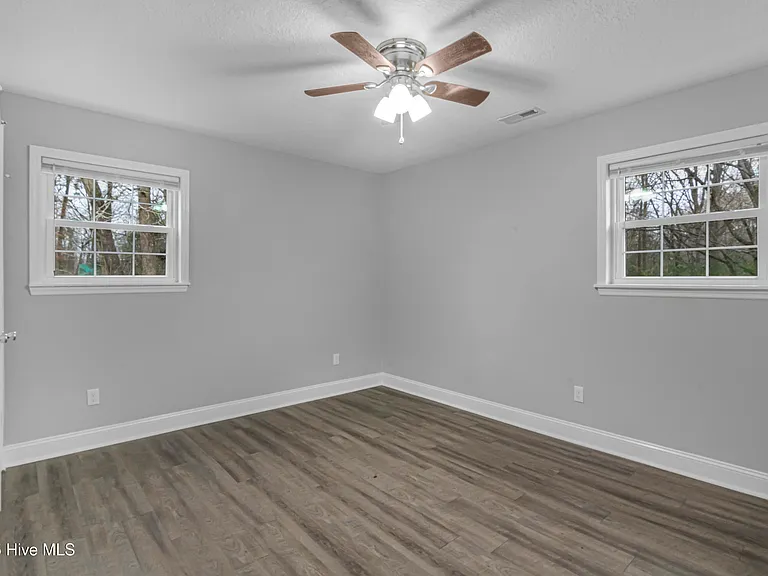 236 White Oak Blvd — Photo 11