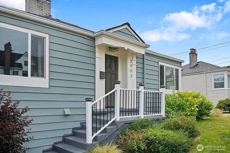 5th image of 3903 SW Dakota Street