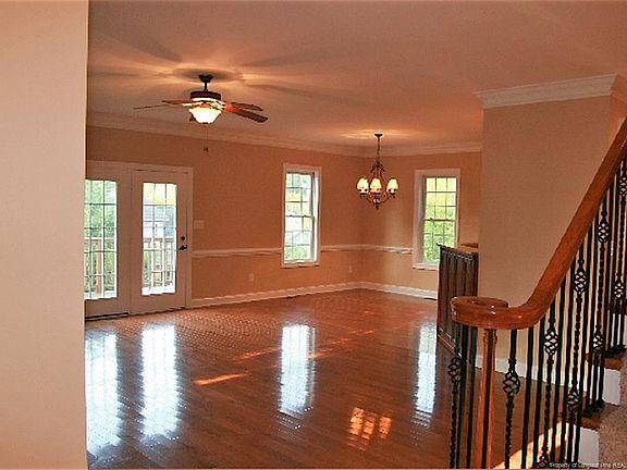 3rd image of 823 Azalea Dr