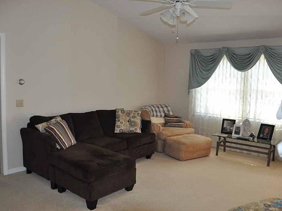 3rd image of 203 Briarwood Dr