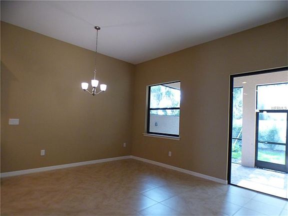 5th image of 1037 Bluffwood Dr