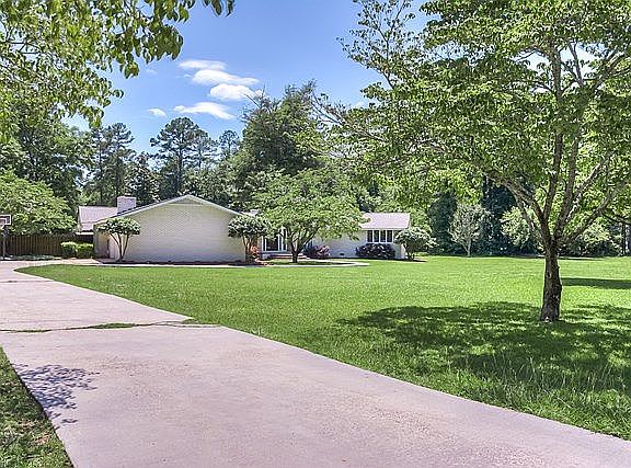 3rd image of 1651 Huckleberry Dr