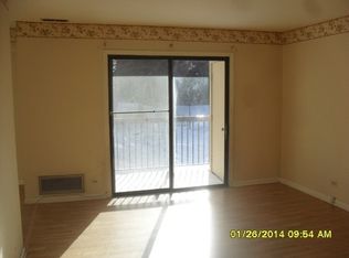 2037 Country Club Dr APT 16B, Woodridge, IL 60517