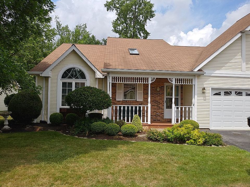 1st image of 15 Spicebush Ln