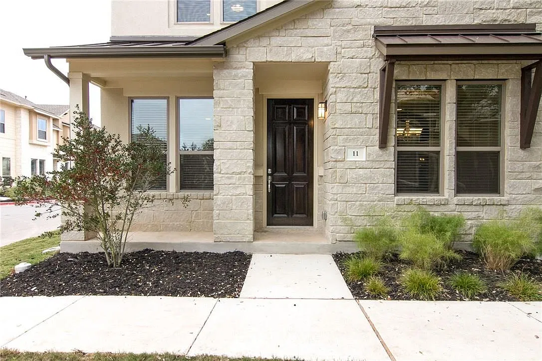 4 bed, 3.0 bath, 1912 sqft, $2,350 — Photo 4