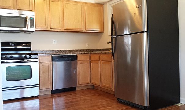 2nd image of 3841 W 77th Pl