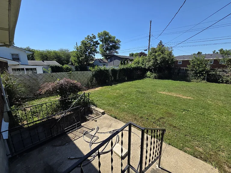 521 Stonehaven Dr — Photo 31