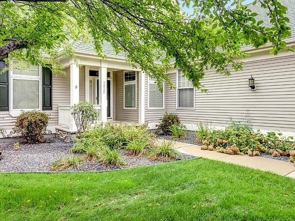 3rd image of 9828 Wellington Ln