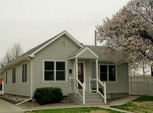 663 8th St, Phillipsburg, KS 67661