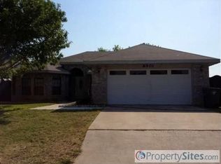 8901 Navajo Ln, Laredo, TX 78045