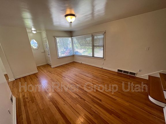 2nd image of 1331-1335 E Thornton Ave