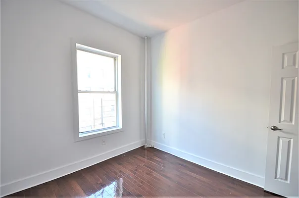 Rented by CITY SKYLINE REALTY INC | media 15