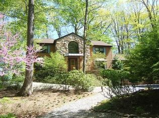 821 Holmdel Rd, Holmdel, NJ 07733