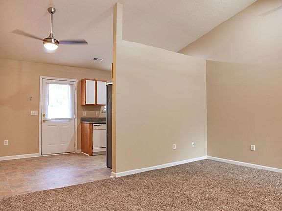 2nd image of 109 Lora Ln #A