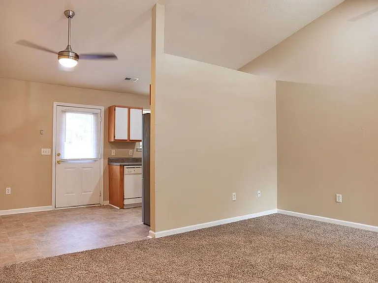 109 Lora Ln #A — Photo 2