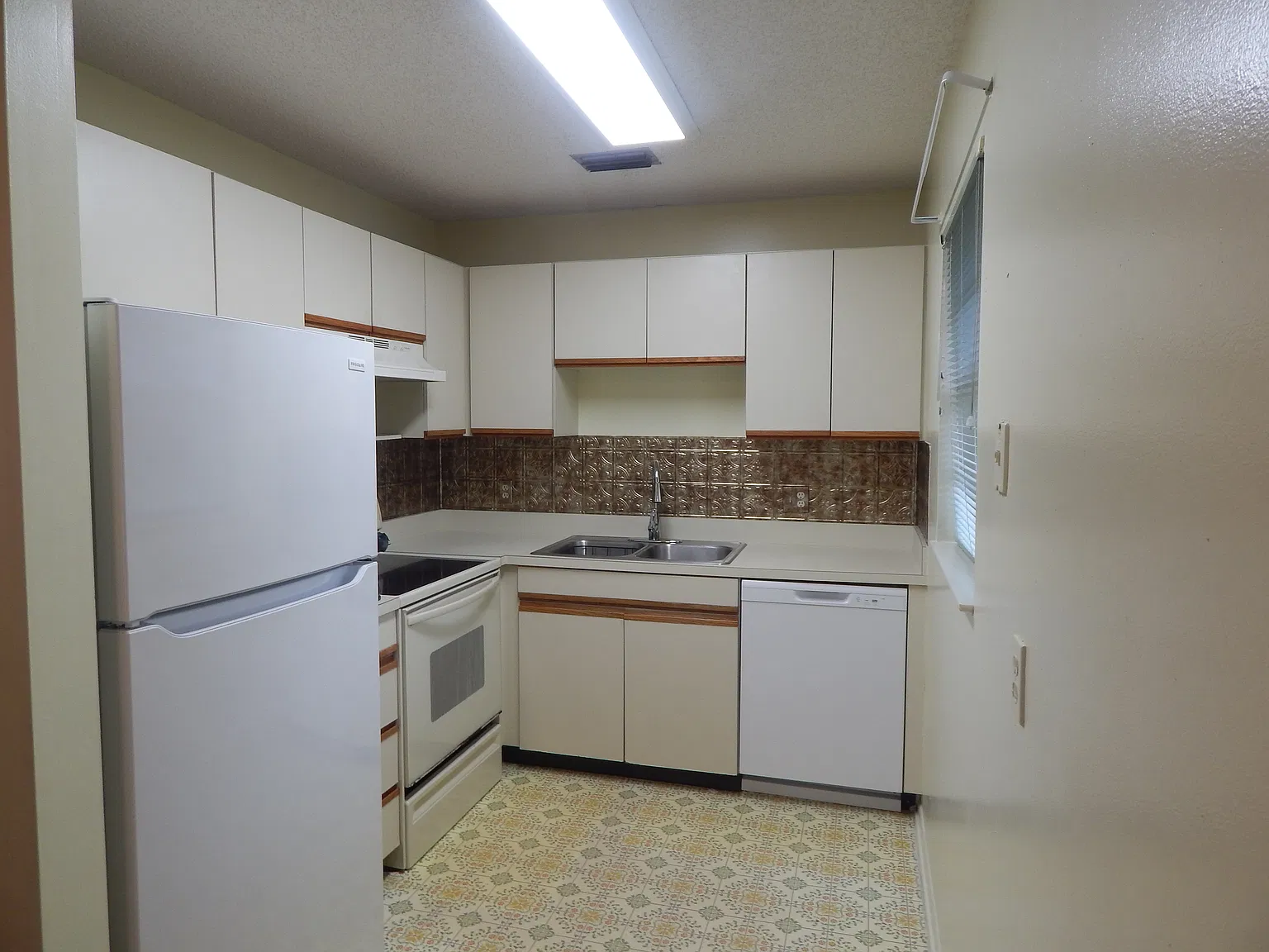 1 bed, 1.5 bath, 800 sqft, $1,375 — Photo 3
