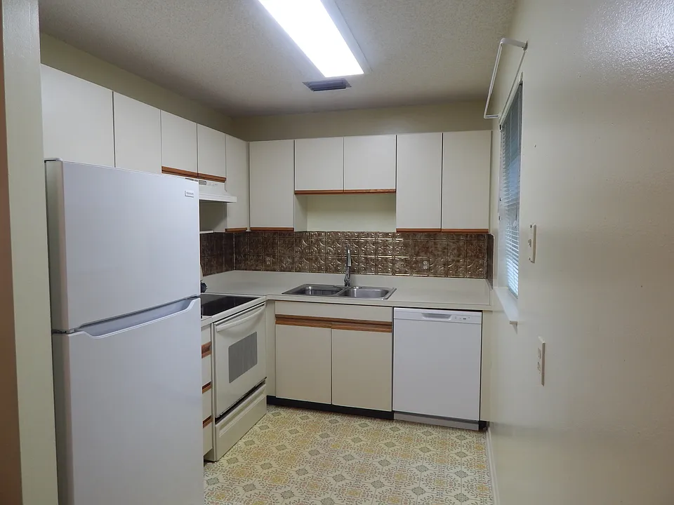 1 Lake Vista Trl #205