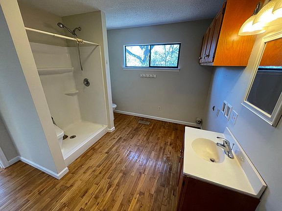 Bath 1 with W/D connections