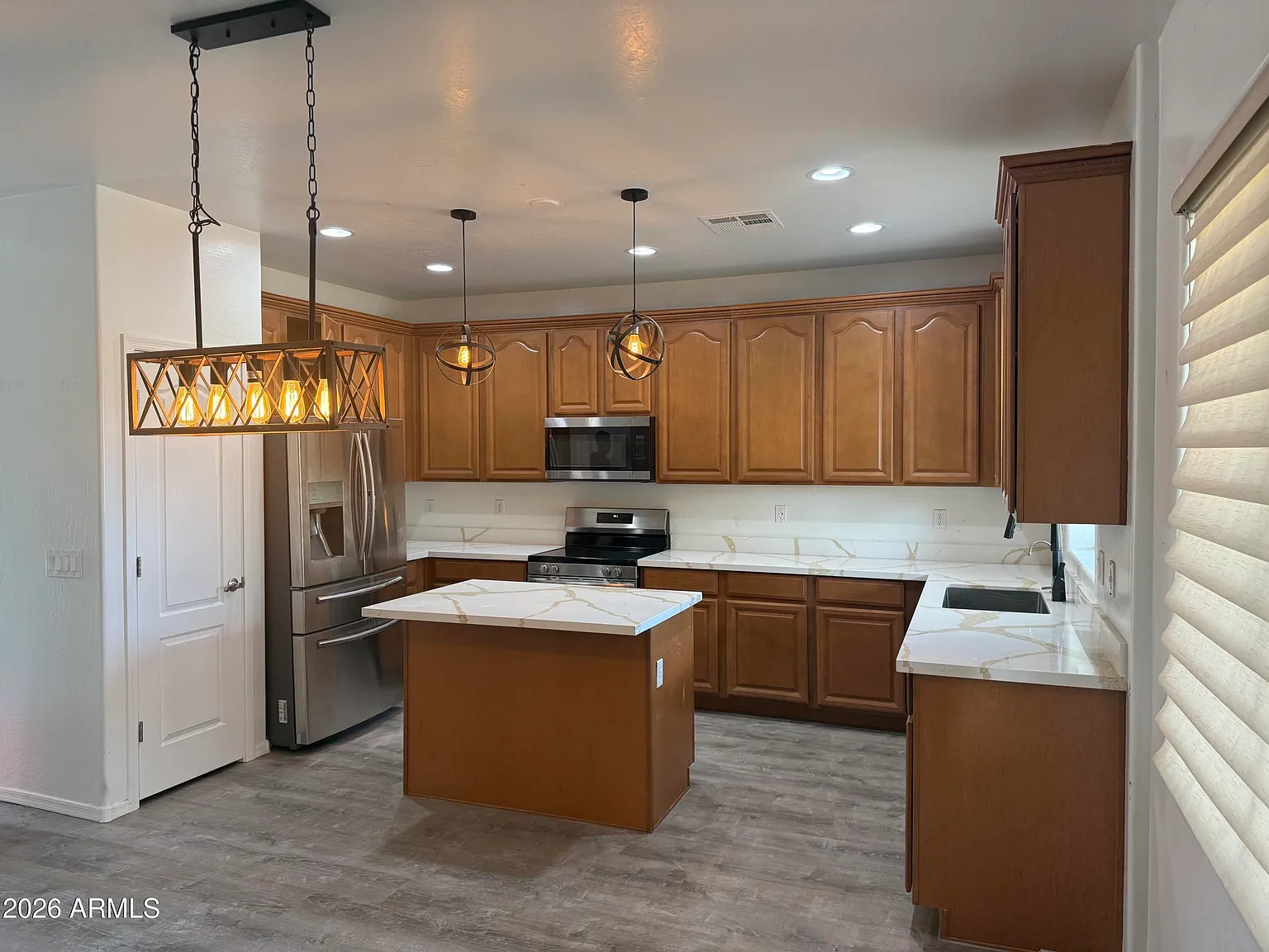 5 bed, 2.5 bath, 2747 sqft, $3,495 — Photo 3
