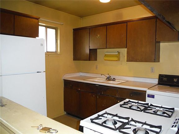 5th image of 214 Hardesty Pl