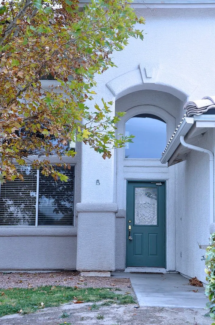 4bd/2.5bath Single Family Home — Photo 3