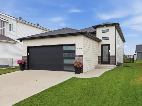 7903 Cottonwood Blvd, Horace, ND 58047