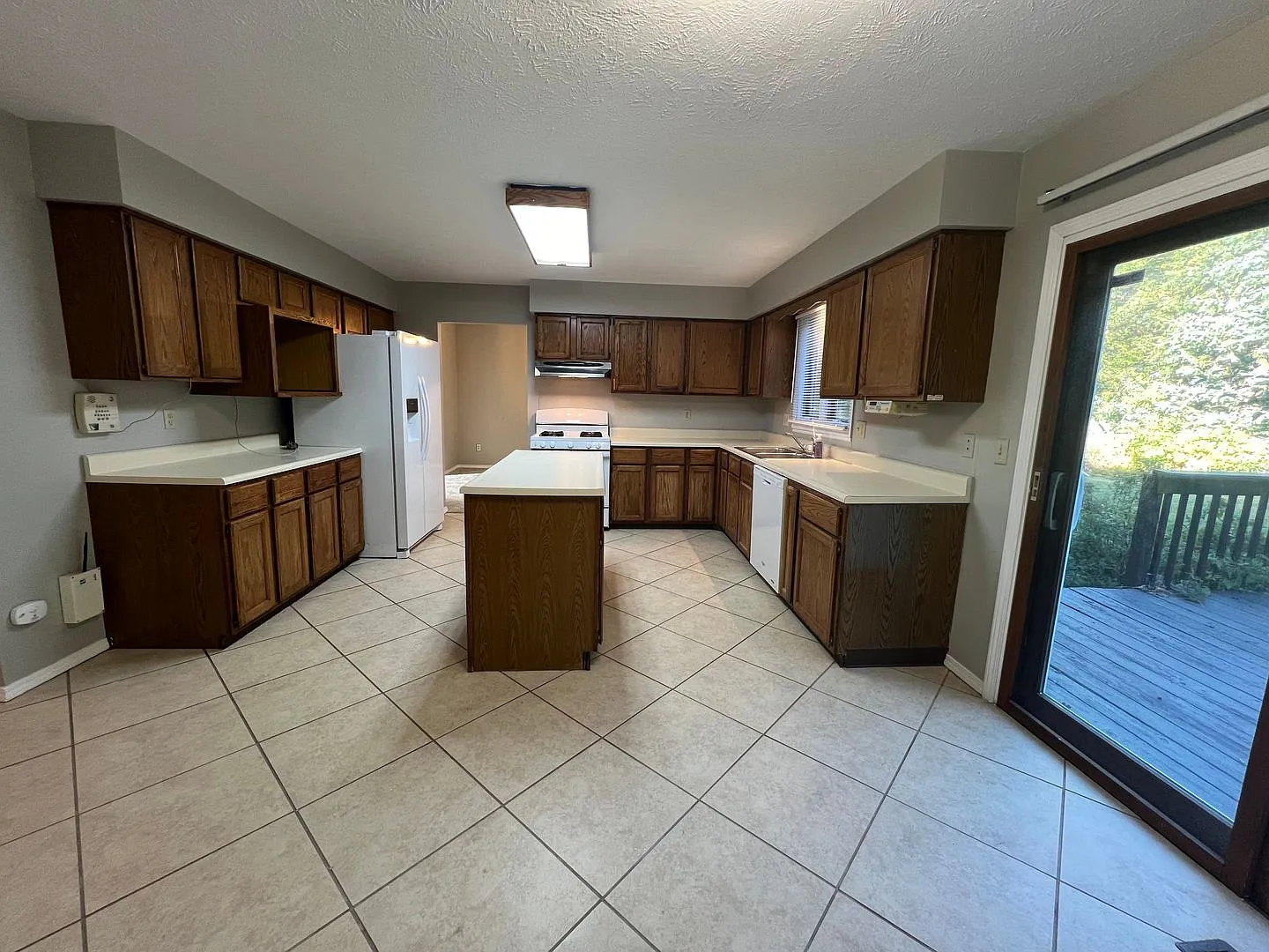 Exceptional 4 Bedroom Home in East Bloomington — Photo 3