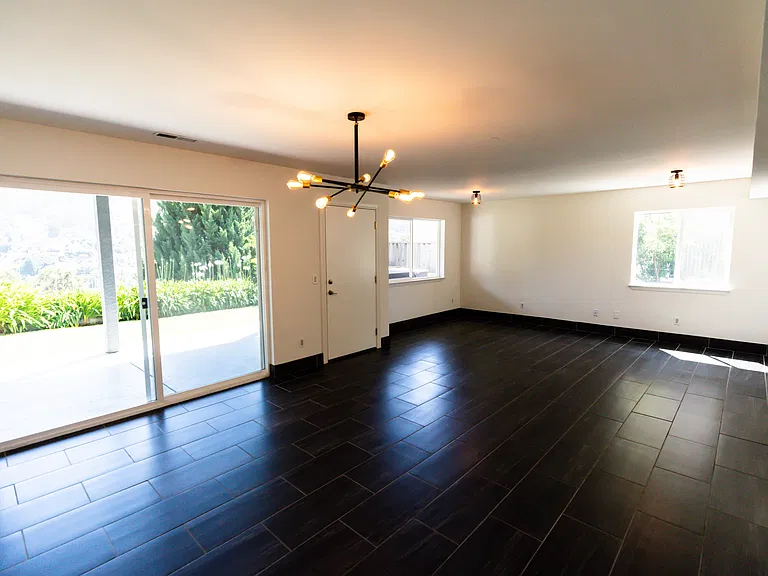 5070 Cochrane Ave — Photo 14