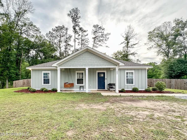 202 Ridge Ln, Lucedale, MS 39452