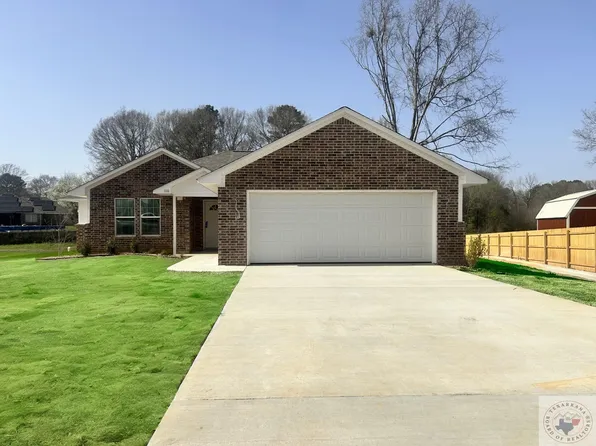 110 Village Pl, Wake Village, TX 75501