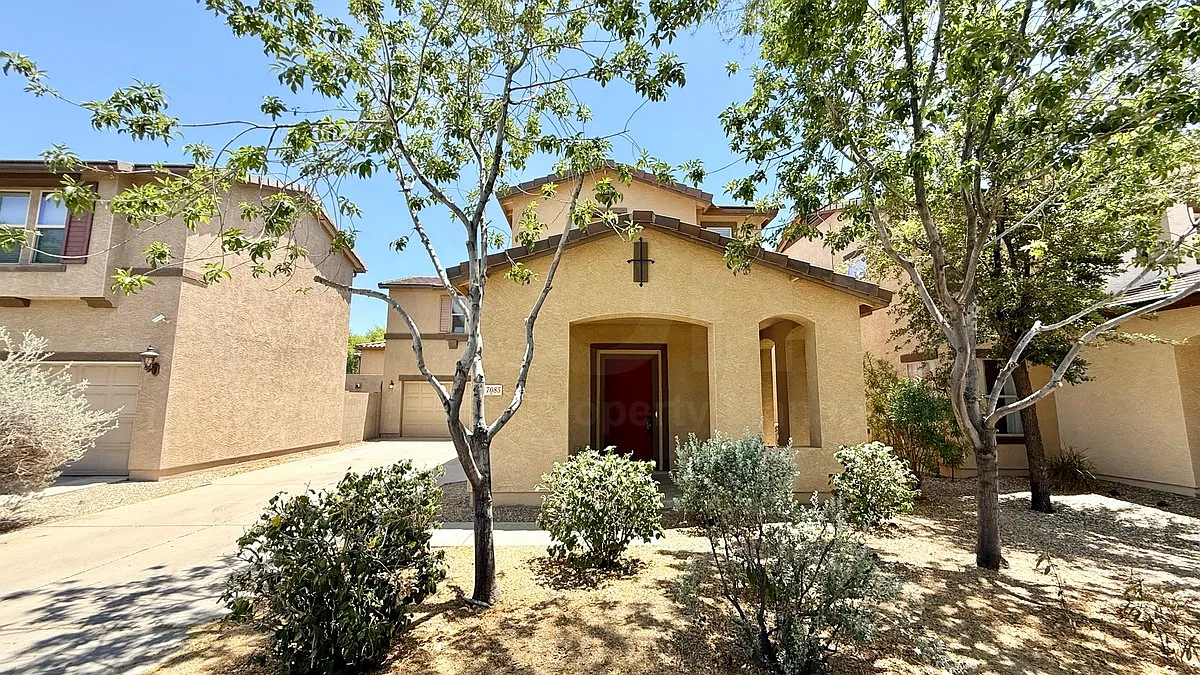 3 bed, 3.0 bath, 1692 sqft, $1,749 — Photo 2