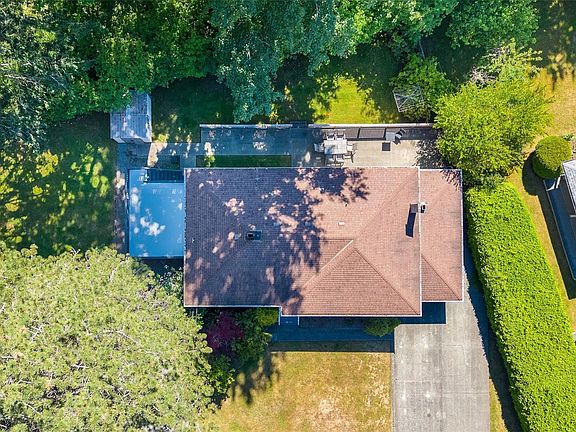 3rd image of 3990 Haro Rd