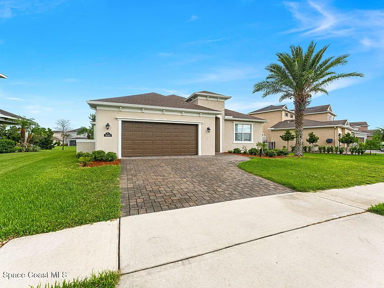 7440 Jazero Pl — Photo 3