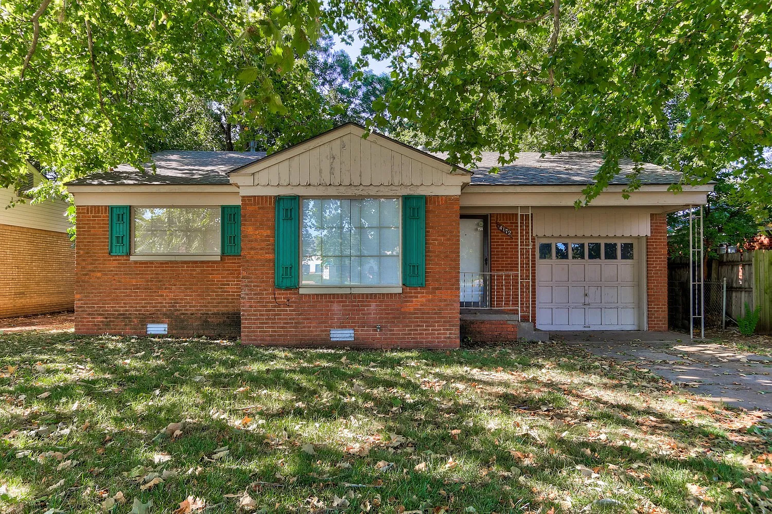 Charming 2-Bedroom Home with Spacious Backyard & Great Location — Photo 1