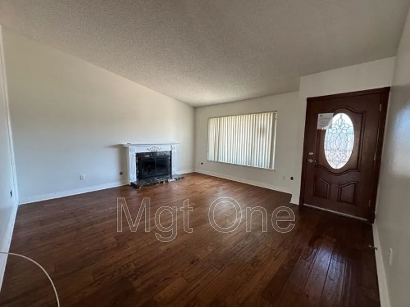3 bed, 2.0 bath, 1125 sqft, $2,800 — Photo 4