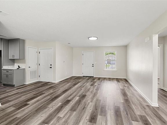3rd image of 4 Clifford Ct