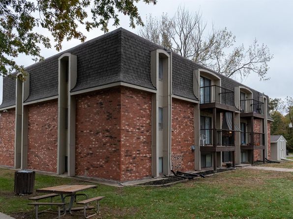 Tiblow Village Apartments | 431-433-435 N Bluegrass Dr, Bonner Springs, KS