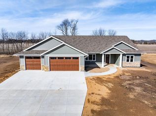 W24350 Fairway Dr, Trempealeau, WI 54661